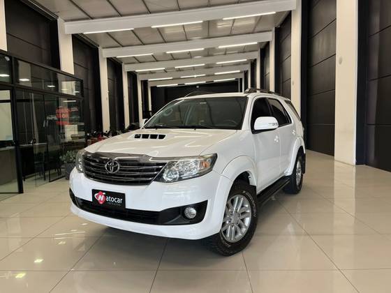 TOYOTA HILUX SW4 3.0 SRV 4X4 7 LUGARES 16V TURBO INTERCOOLER DIESEL 4P AUTOMÁTICO